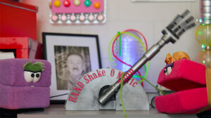 Carl and Mel cause chaos at the North Pole while playing with Chip and Bernie’s inventions during a Christmas puppet adventure.